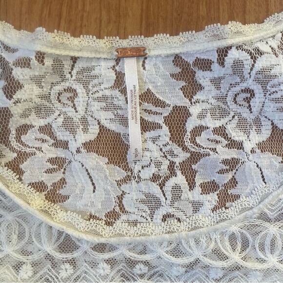 •Free People• ivory/cream floral lace top with ruffles & 3/4 length bell sleeves - Picture 4 of 5